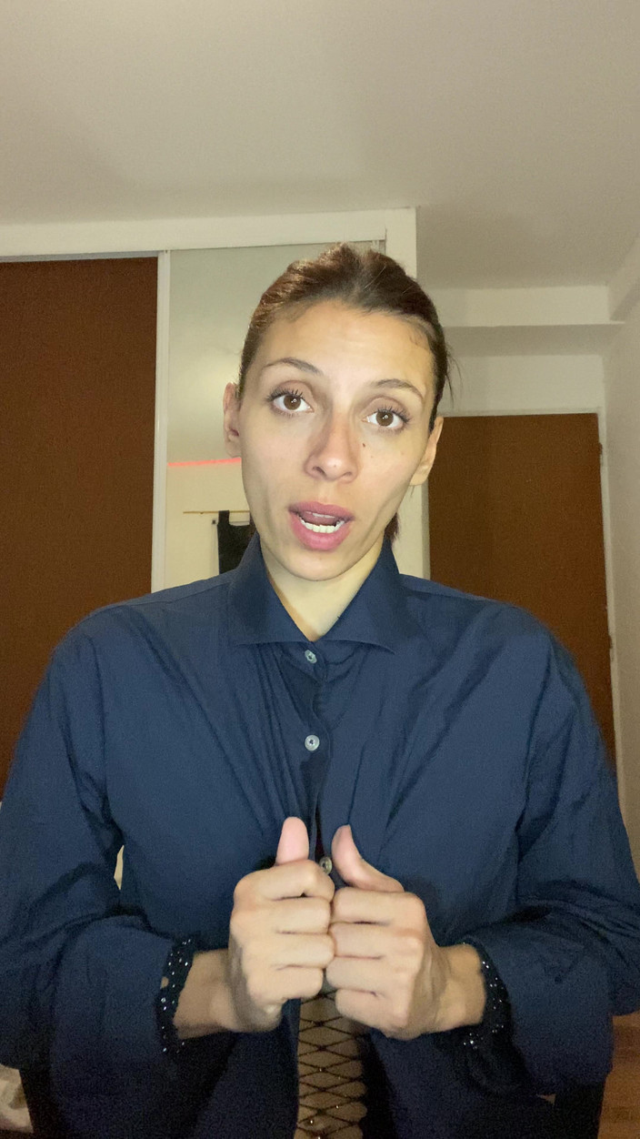 Lynn Scream: Secretara curvă îi ușurează mereu stresul șefului