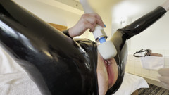 Slave Gigi: 用振动棒到高潮