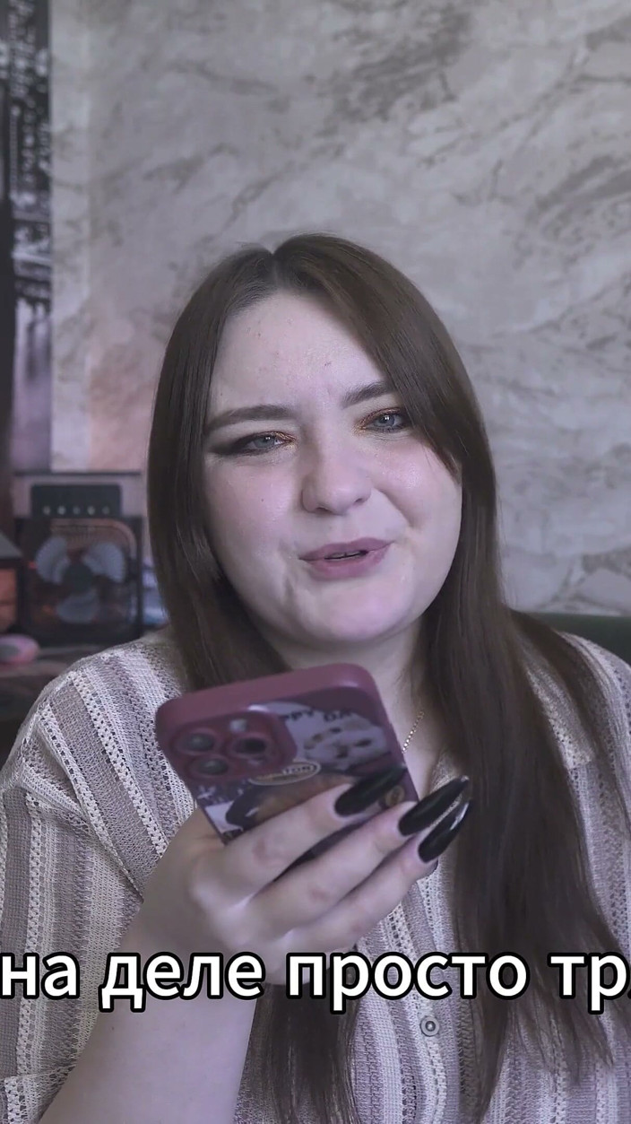 Polly Sweet: Porno příběh - na šéfově koberci (rusky, strapon, lízání, výprask, Femdom).mp4