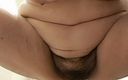 Mommy big hairy pussy: MILF, oreiller frontal, pipi dans les toilettes