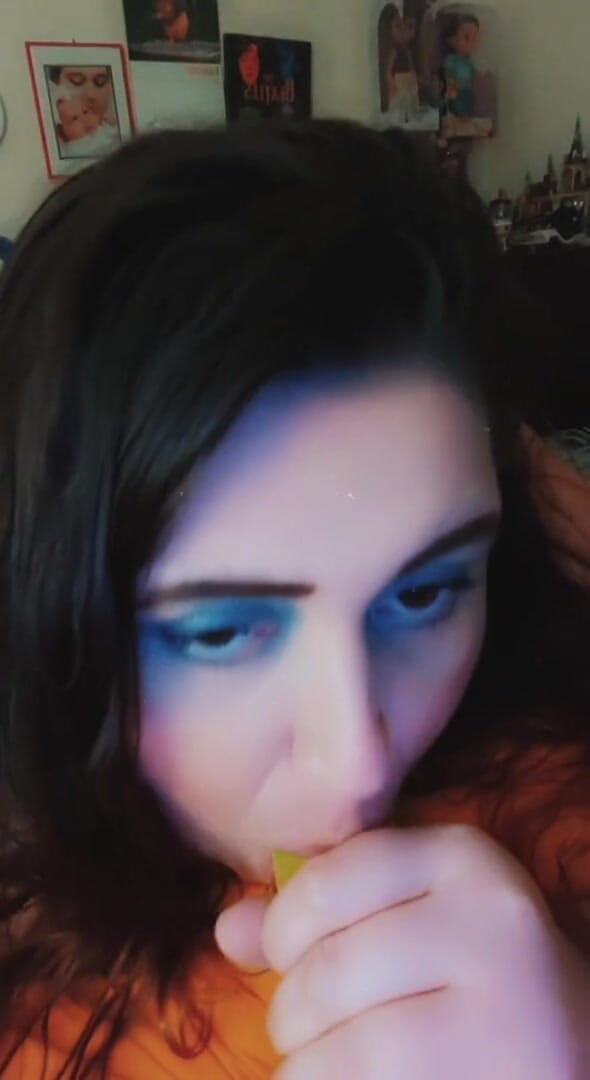 Nikki Danzig: SSBBW slut practicing oral skills