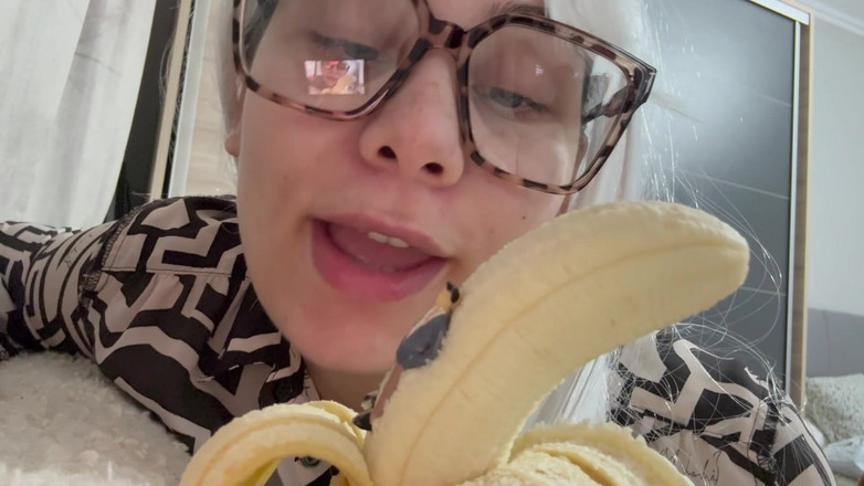 AmayaMori: Reuzin stiefzus beft kleine stiefbroer stopt