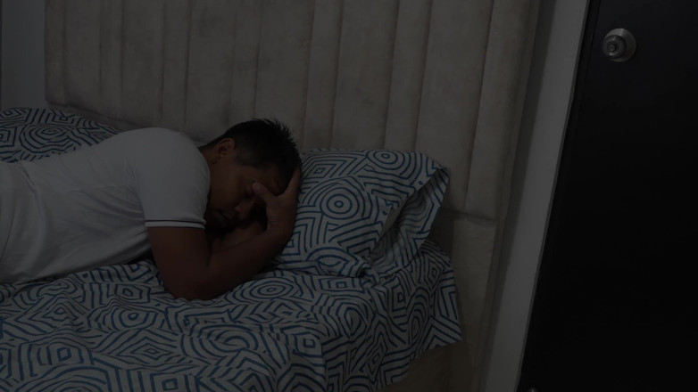 Aly: Alina is geil en komt op zoek naar mijn pik,...