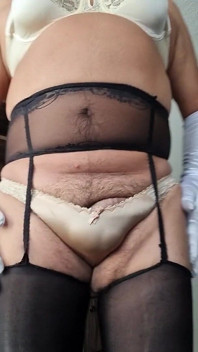 Pemodelan dan Teruja Dengan Lingerie Nilon Nude, Stoking, Seluar Dalam Dan Bra Vintaj Saya