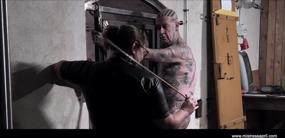 Mistress April: वर्चस्वी Mistress april - विशेष सच्चाई के उपाय