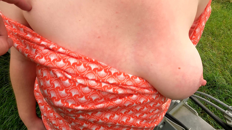 Bouncy Tits Action: Szczęśliwego bicia