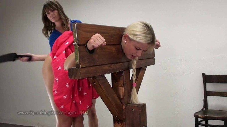 Spanking Server: Lola nakli land bandhakar gand chudaee