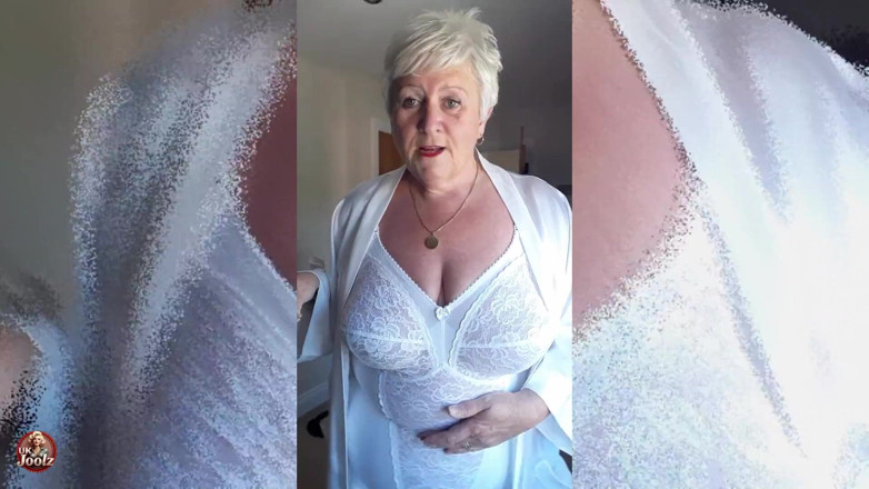Uk Joolz: Would You Like Me to Answer the Door to You...