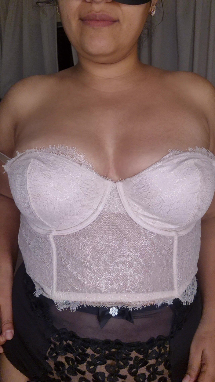 RealAmateuur: Masturbuji pro šéfa mého manžela (využila jsem dovolené, byla jsem sama)