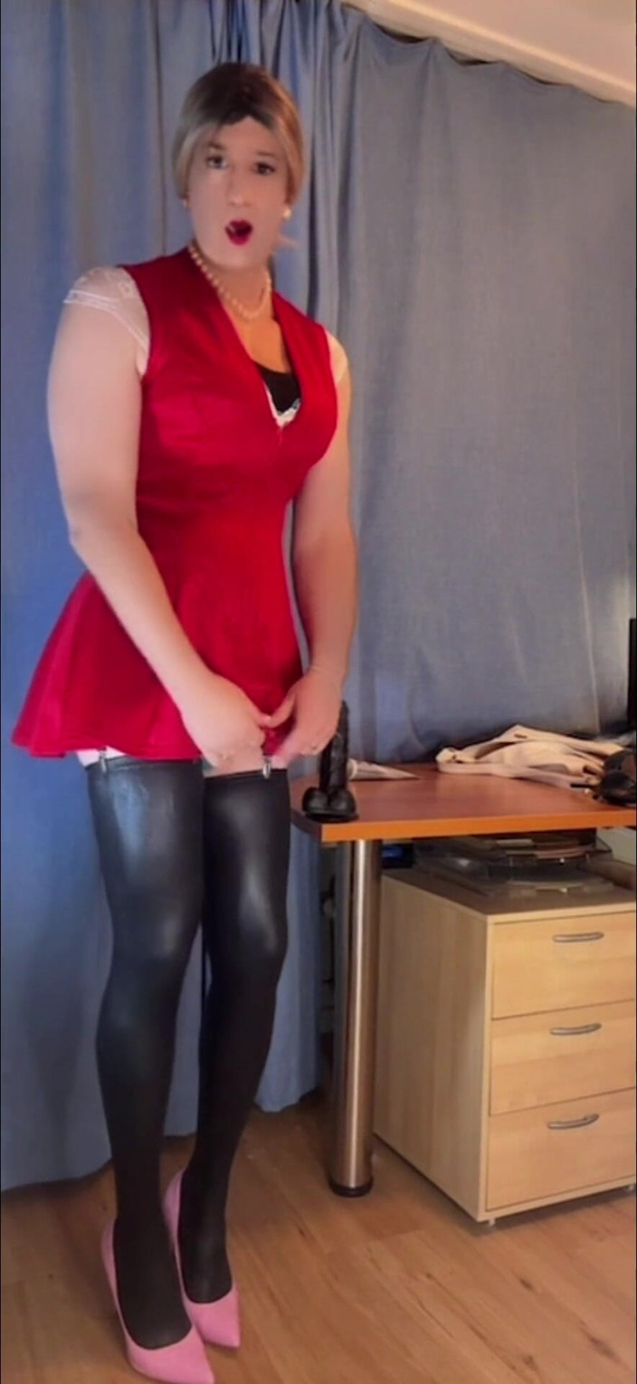 SissyDaniella: Сисси играет в Гараже сисси с плагом