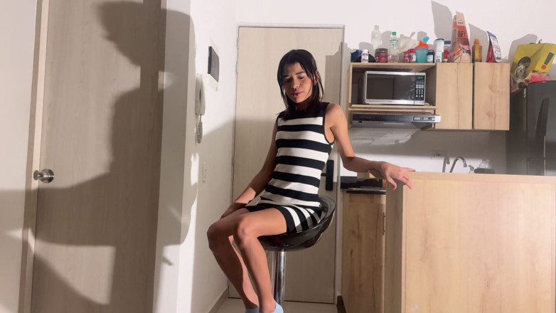Super Latinas: Teen Comes Out of College and Comes to Visit Me
