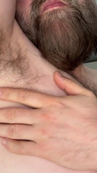 Kıllı koltuk altları, tükürme, koklama ve ibadet etme