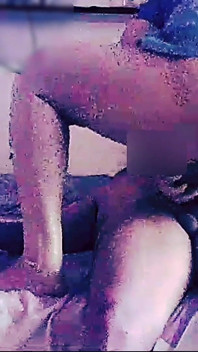 Bini desi berpantat besar dalam saree menghisap batang dan pepeknya menjolok buah dada dihisap dan menunggang batang