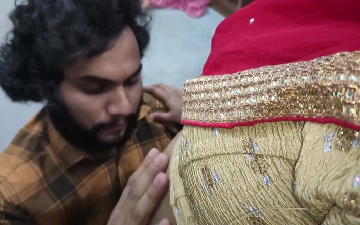 Vaishnavysharunraj: Röd halv Saree navel slickar romantik