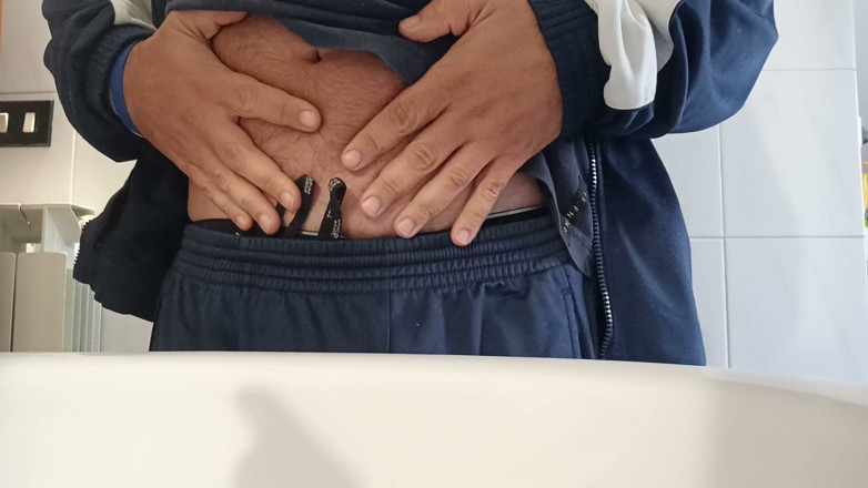 Kinky Guy: Una Lunga Pisciata Puzzolente Mattutina