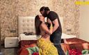 Indian Savita Bhabhi: Гаряча Джіджа і Салі займаються сексом у кімнаті, дезі салі