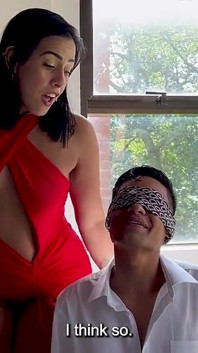 セクシーなラテン系熟女セ・フォラ・ア・ウン・ジョヴェンシト: nunca me habian follado durante un juego