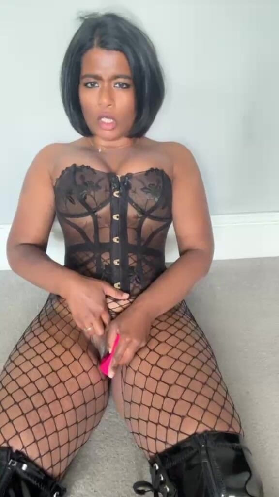Melarose: Encore une fois excitée !
