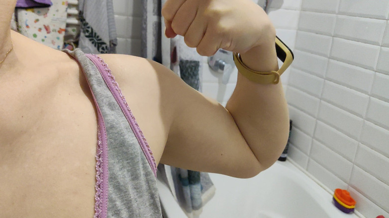 Risky Hairy Couple: Awek besar berotot fleksibel