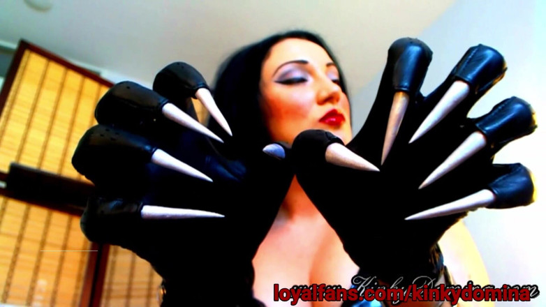 KinkyDomina: ถุงมือหนังสีดำกระตุ้นความเงี่ยน