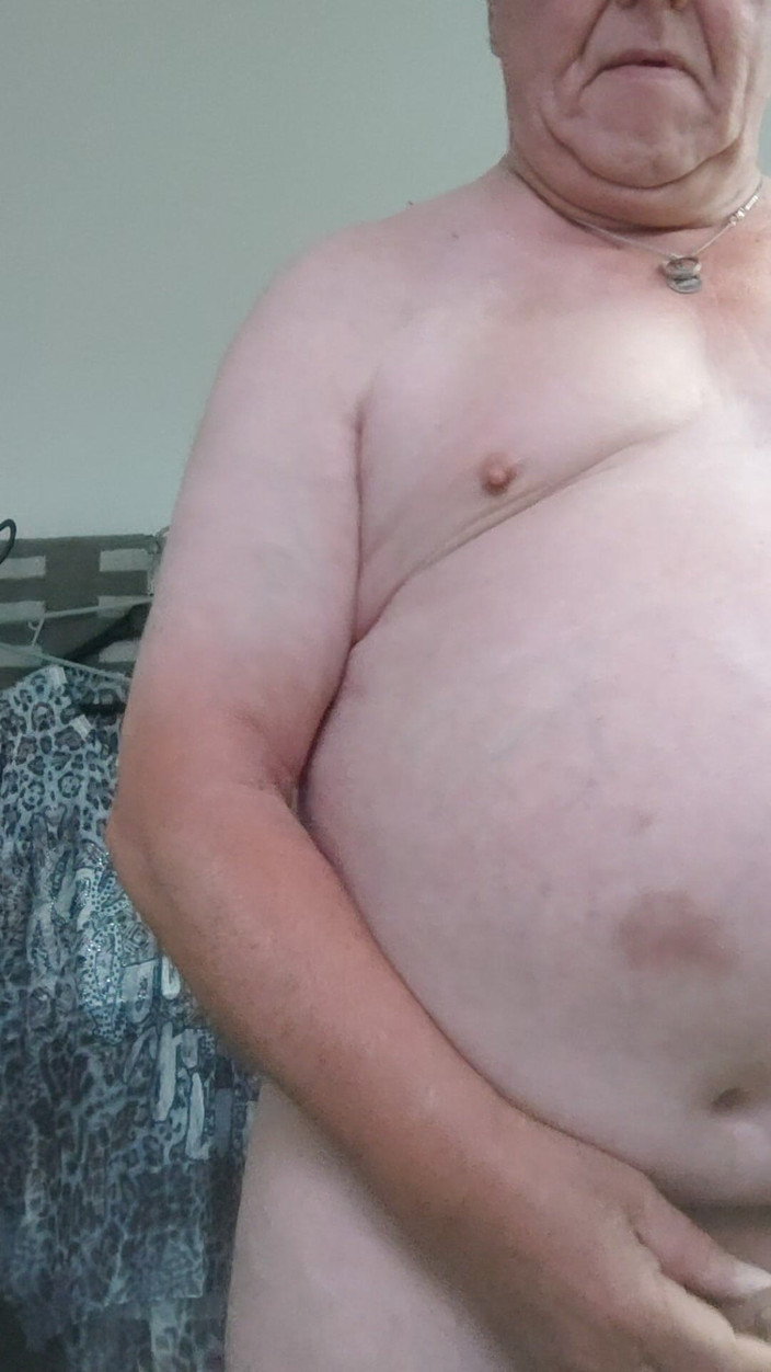 Karlchengeil: Joc în pielea goală și pârțuri