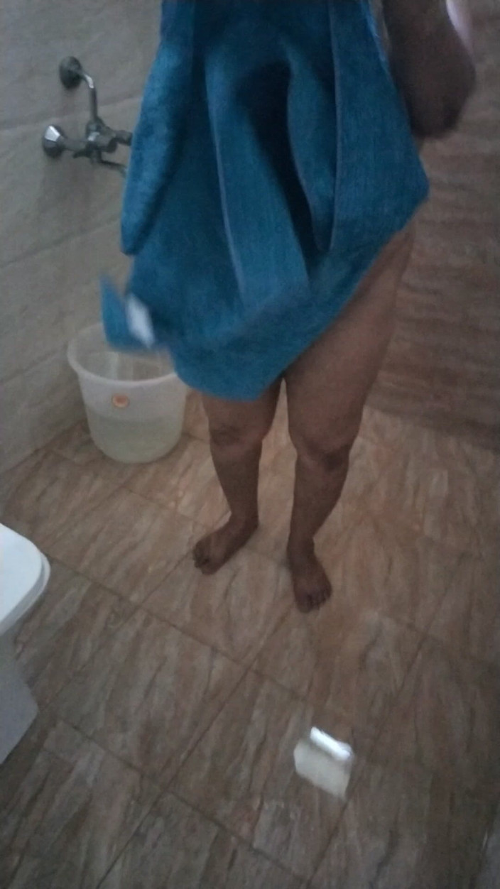 Tamil lesbian: Hot Bathing Stepmom