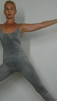 Super verschwitztes yoga / tanz in enger grau insgesamt
