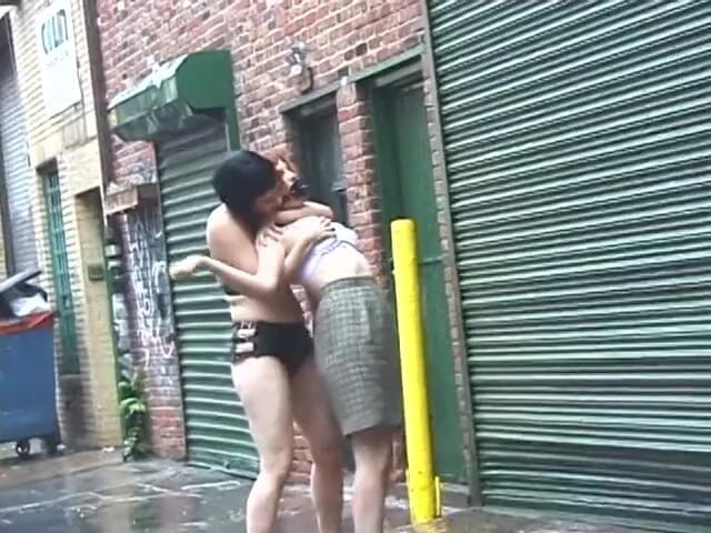 Girl on Girl: Tesudas dominatrix gostosas encontram puta com peitos enormes enquanto têm...