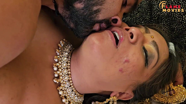 DesiHeat Studio: Memek razia si tante seksi india ini dientot habis-habisan sama...