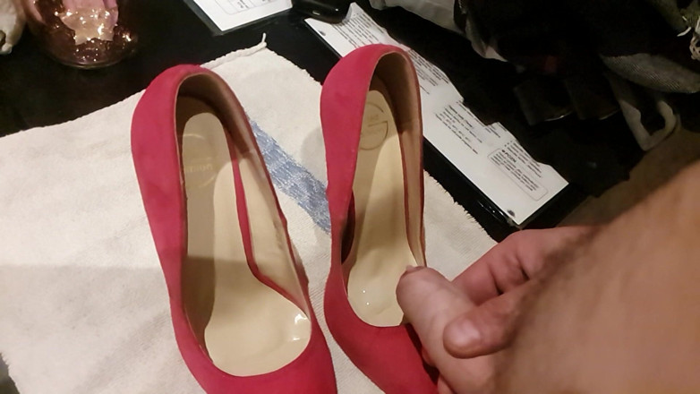 Milosbroz: Beautiful Sexy Pumps of My Girlfriend's Friend.