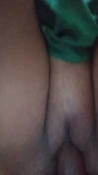 Memek dan butt plug istri nakal ini dientot habis-habisan sama kontol besar pria ini!