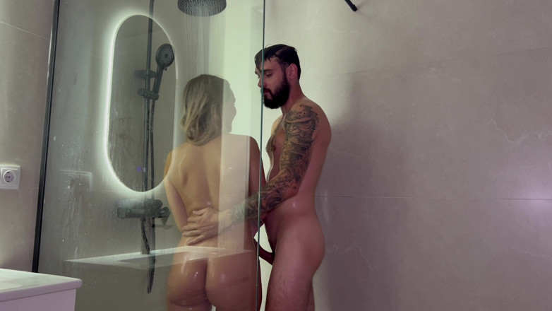 FamilyNews: Von der Dusche zum Sex 1 Schritt