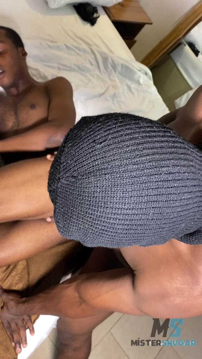 Mister Shugar: Kurye beni çok iyi sikiyor