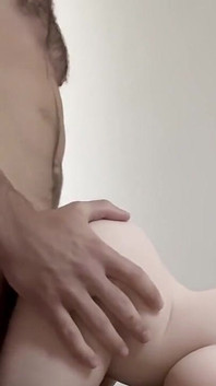 Geniet van de video en krijg je lul hard klaarkomen.