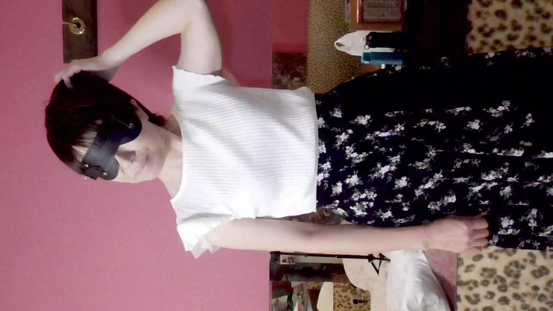 hiro_mayu_couple_jp: Mayu nr 69 en vacker flicka med en full huvudmask, krage...