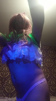 Il travestito violet balla.