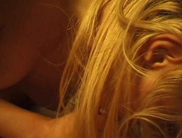 Flash Model Amateurs: Une salope blonde se fait lécher la chatte