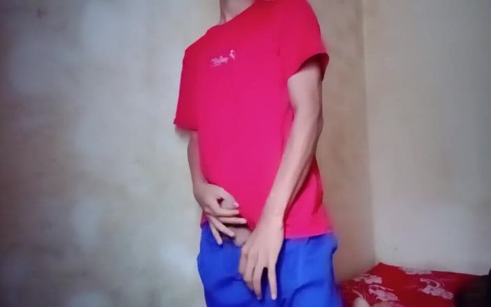 Zirul Uwu: Un bărbat frumos se fute singur într-o cameră