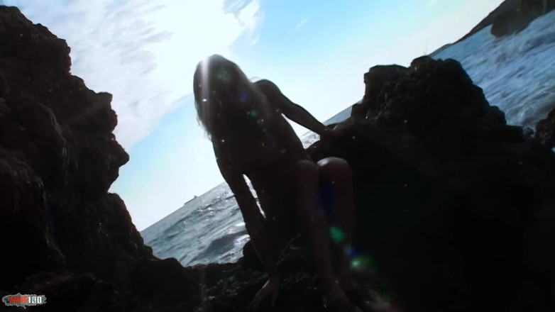 MMM100: Lady-margaux: la bella piccola signora margaux fa un caldo spogliarello...