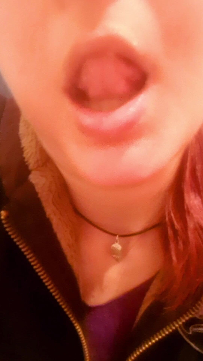 Ana Liz: Perwersyjna dziewczyna ssie ziemniaki