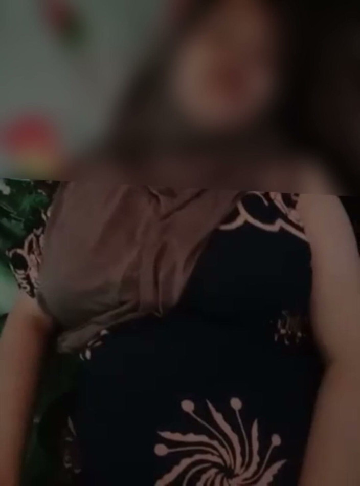 Famly sex: Suspinul unei fete de la sat în voal hijab este într-adevăr foarte...