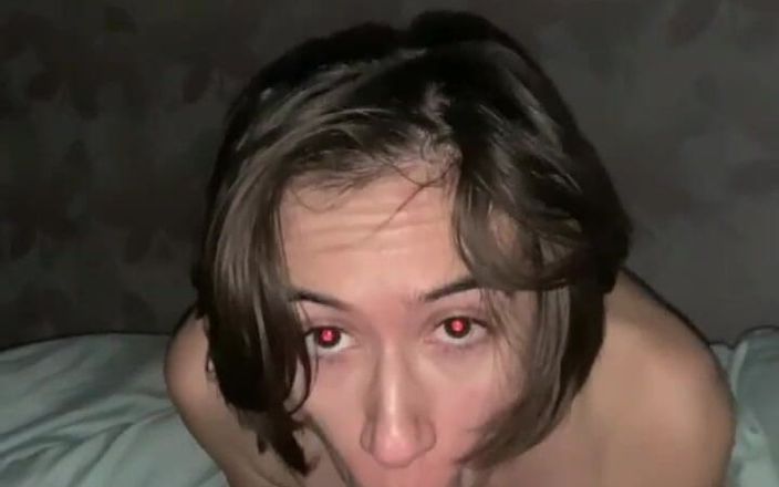 Kitty Kriss: 寝室でのクレイジーなセックス 私の口の中に射精
