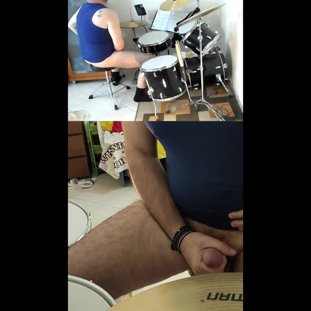 Drummer Aprendice Gets a New Seat (Oxifloffy) Drummer Aprendice Gets a New Seat (Oxifloffy)