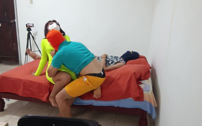 Goky: 내 자지에 손을 뻗고 순진하게 놀기 시작하는 배다른 여동생