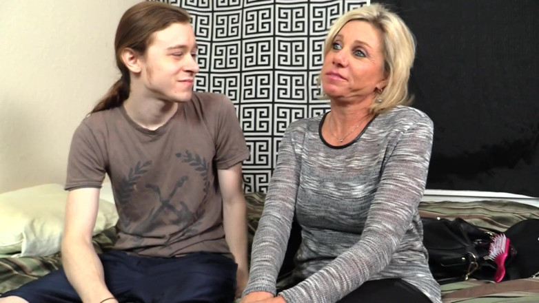 Horny Household: I Only Want to Fuck You Stepmom!