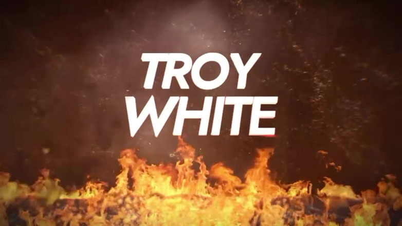 Troy White UK: Aiden succhia il mio grosso cazzo etero!