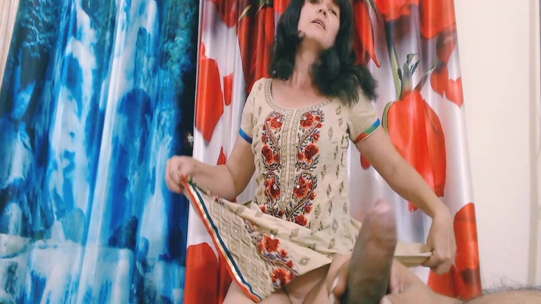 Bolly Karma: 白人熟女 - 异国情调的性爱剪辑大鸡巴自制的乐趣