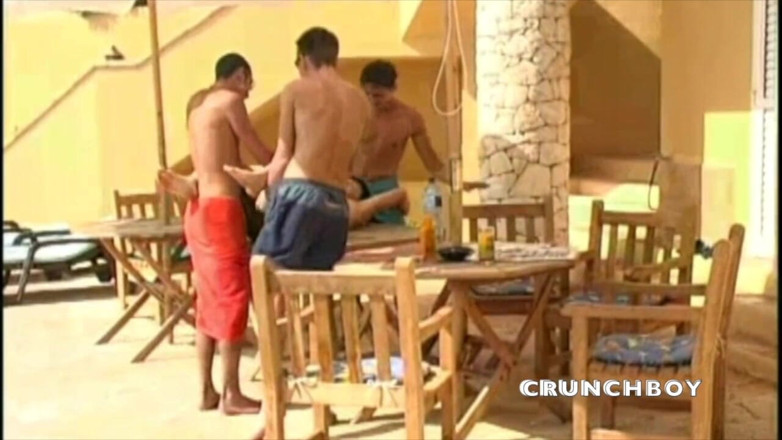 Slut twink used bareback by XXL cock: Chơi tập thể tuyệt vời với cặp song sinh thẳng...