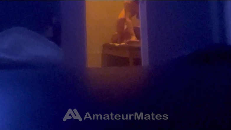 AmateurMates: Twink se probudil svým nevlastním otcem na rychlou, ale sexy...