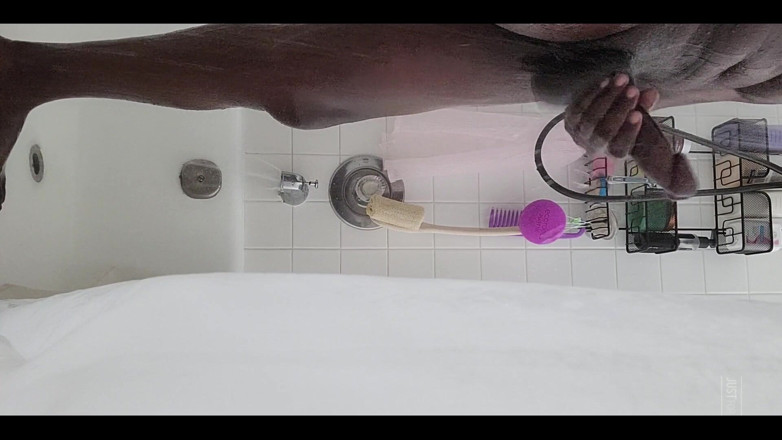 SirMaxxximus: Shower Fun